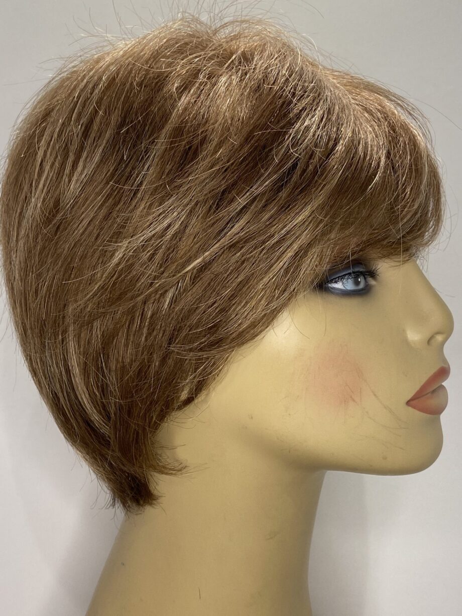 Light brown short wig. Brss5999