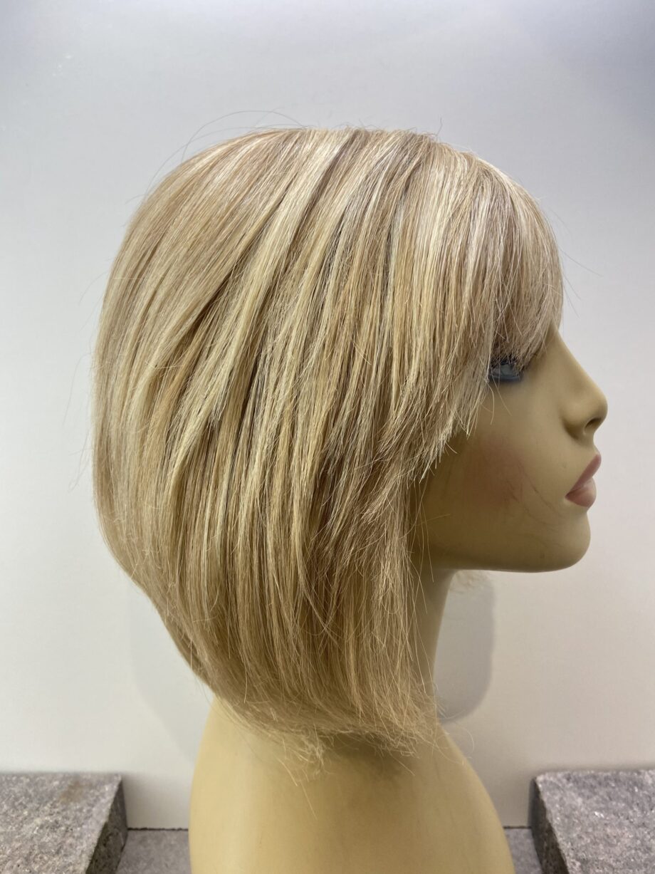 Blonde highlighted wig. Bms6051