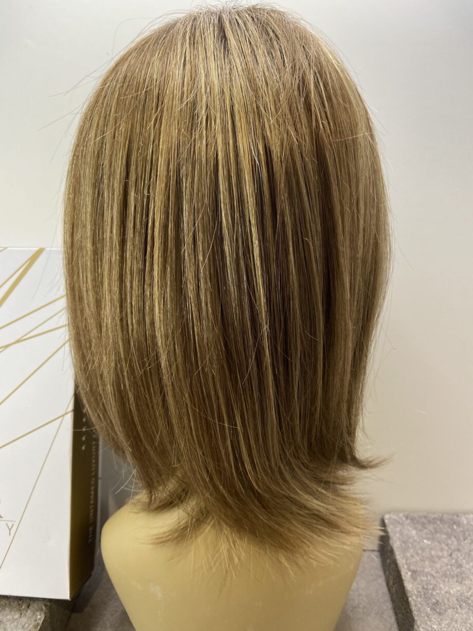 New stunning long brown wig. Bbrms114