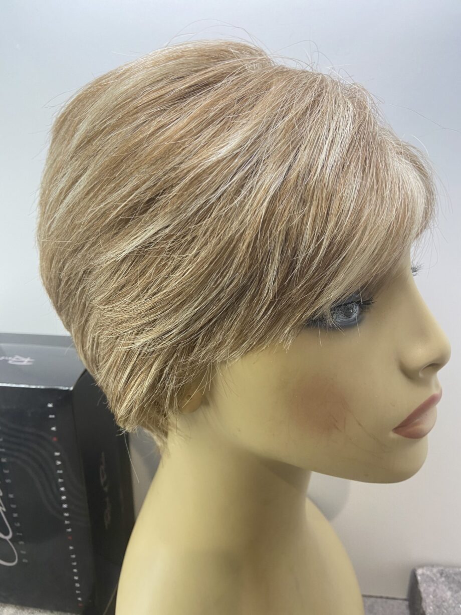 Rene of Paris short blonde. Bblss143