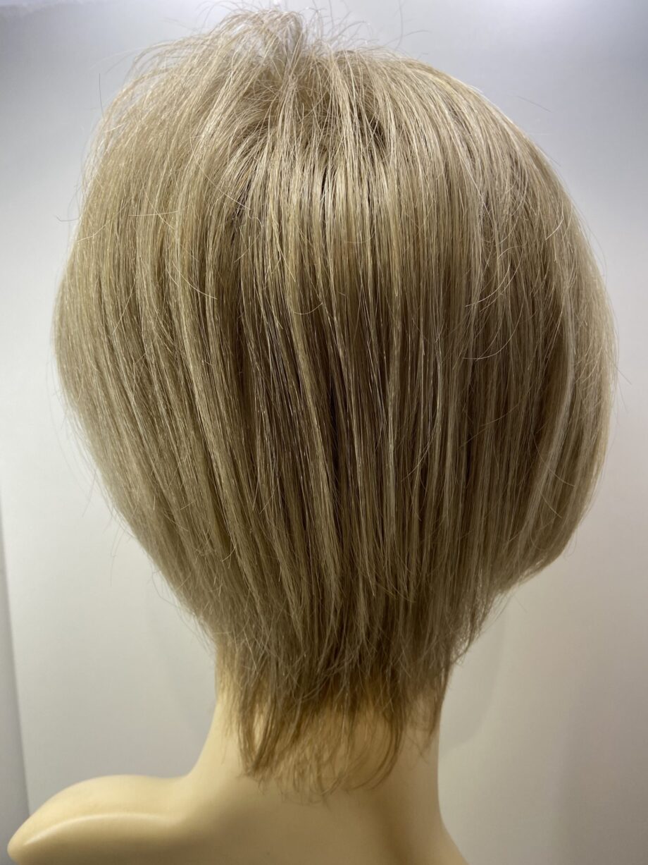 Short blonde. Blss6052
