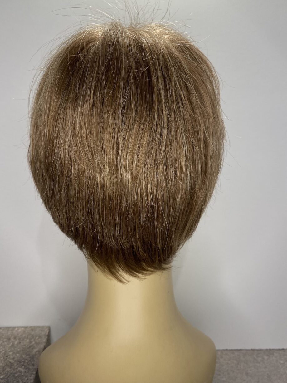 Light brown short wig. Brss5999
