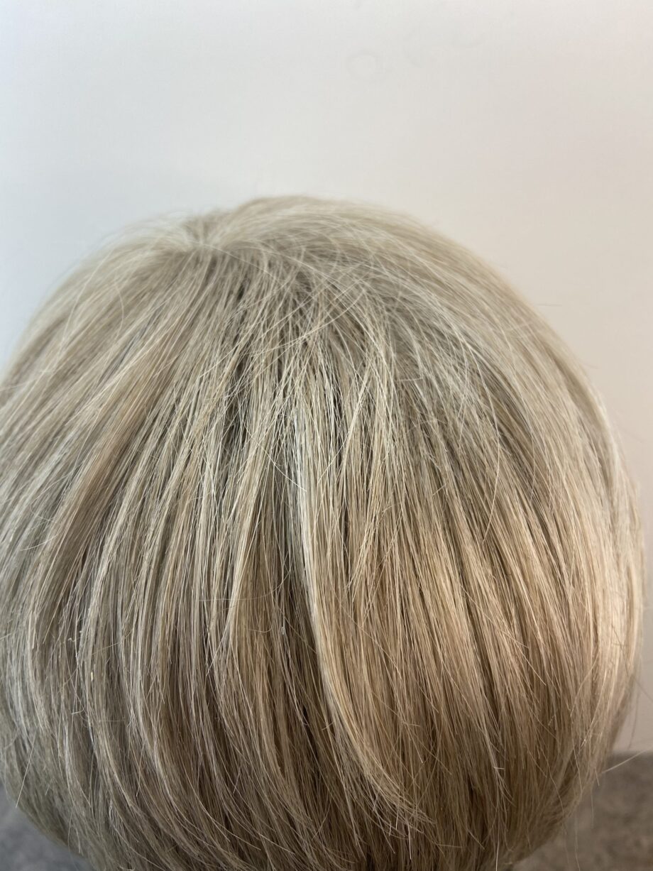 Blonde:grey wig. Gss5997