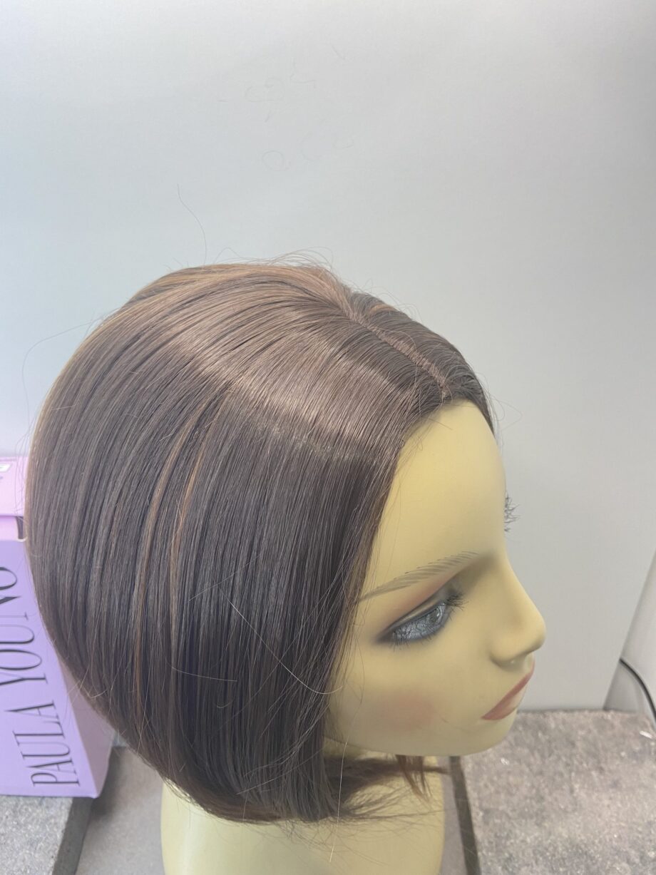 Beautiful brown shiny wig. Bplbrms46