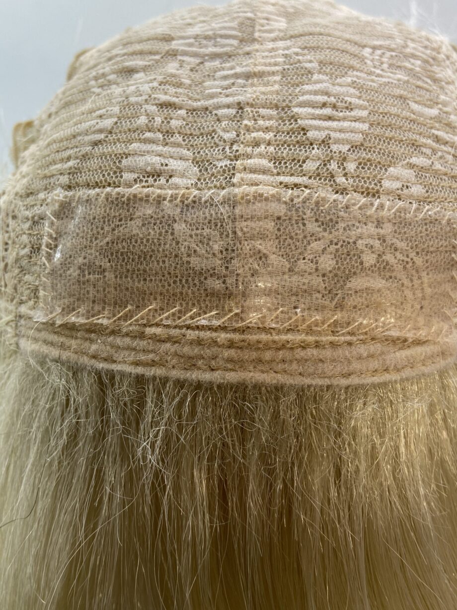 Light blonde wig. Blms513