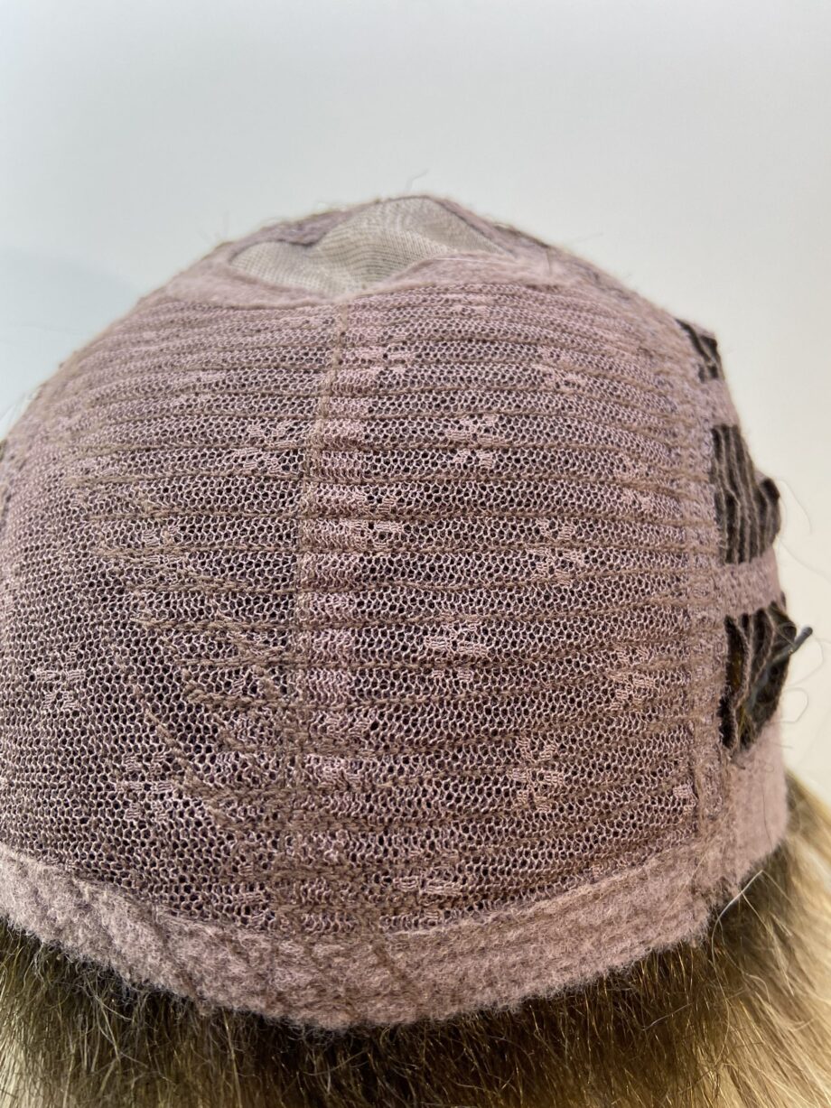 Trendy blonde rooted wig. Blss516