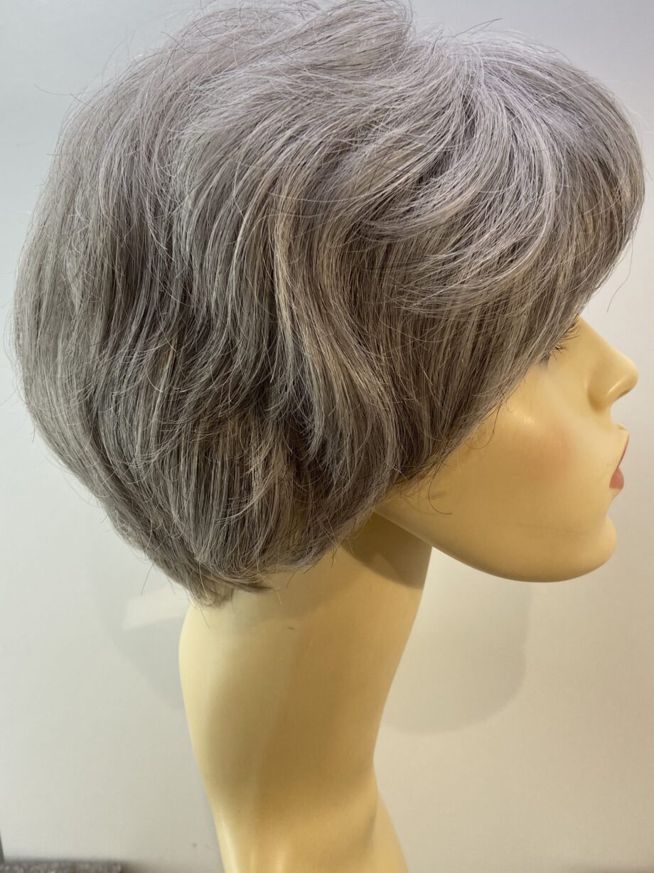 Salt and pepper grey wig. Gss515