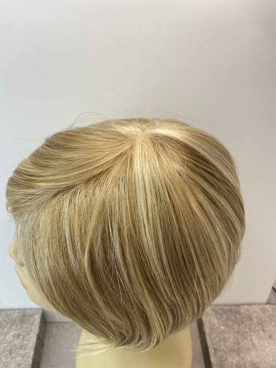 New blonde short wig. Blms6050