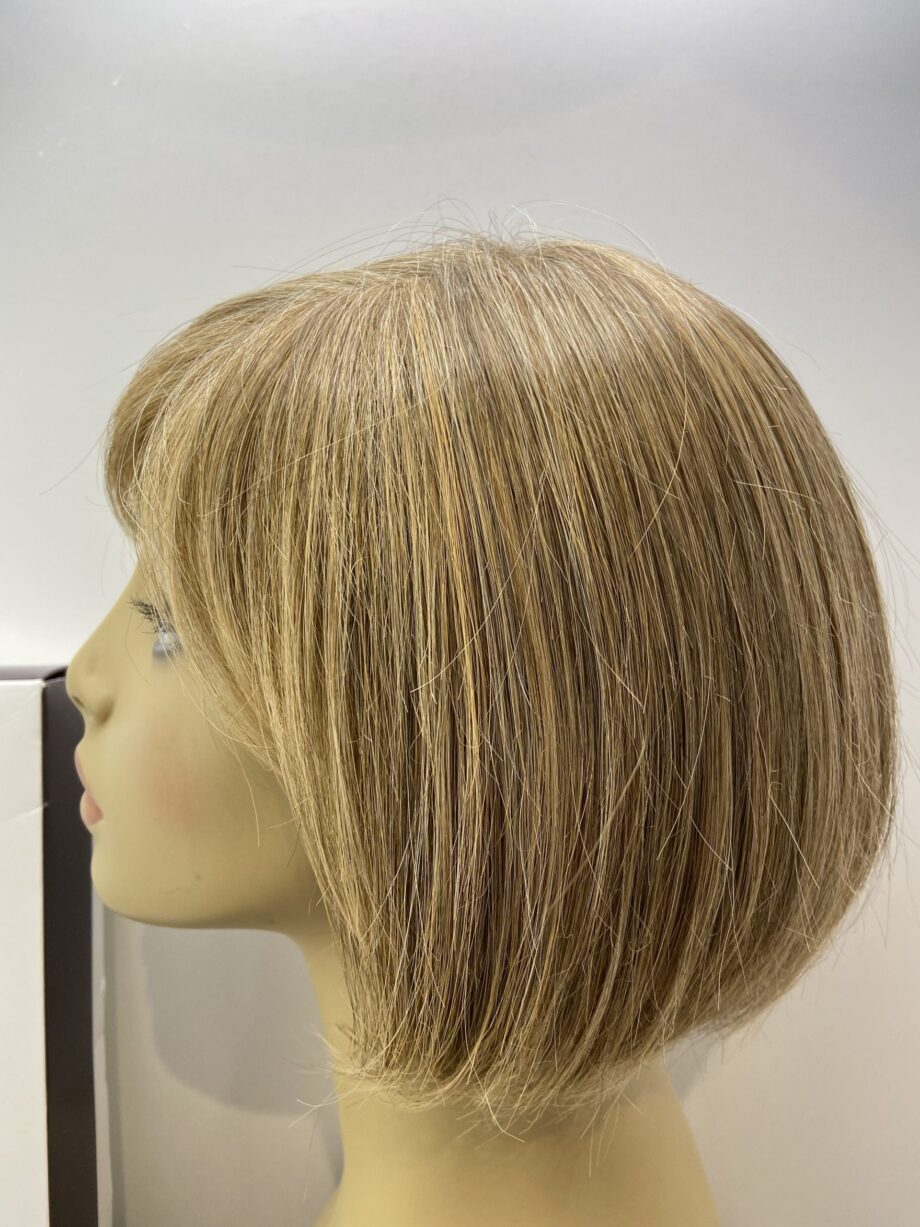 Blonde petite Henry Margu blonde wig. Bblms125