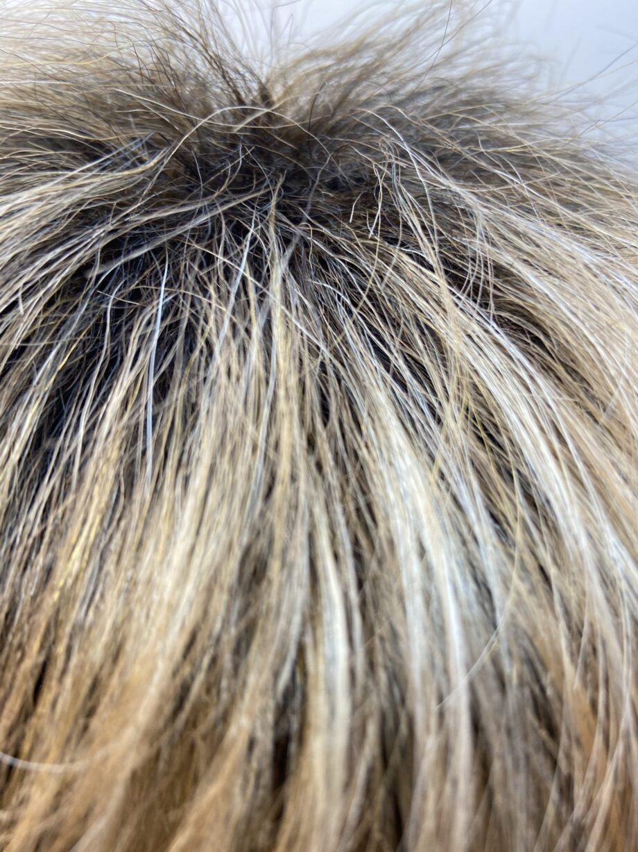 Rooted blonde mid length wig. Bblms122