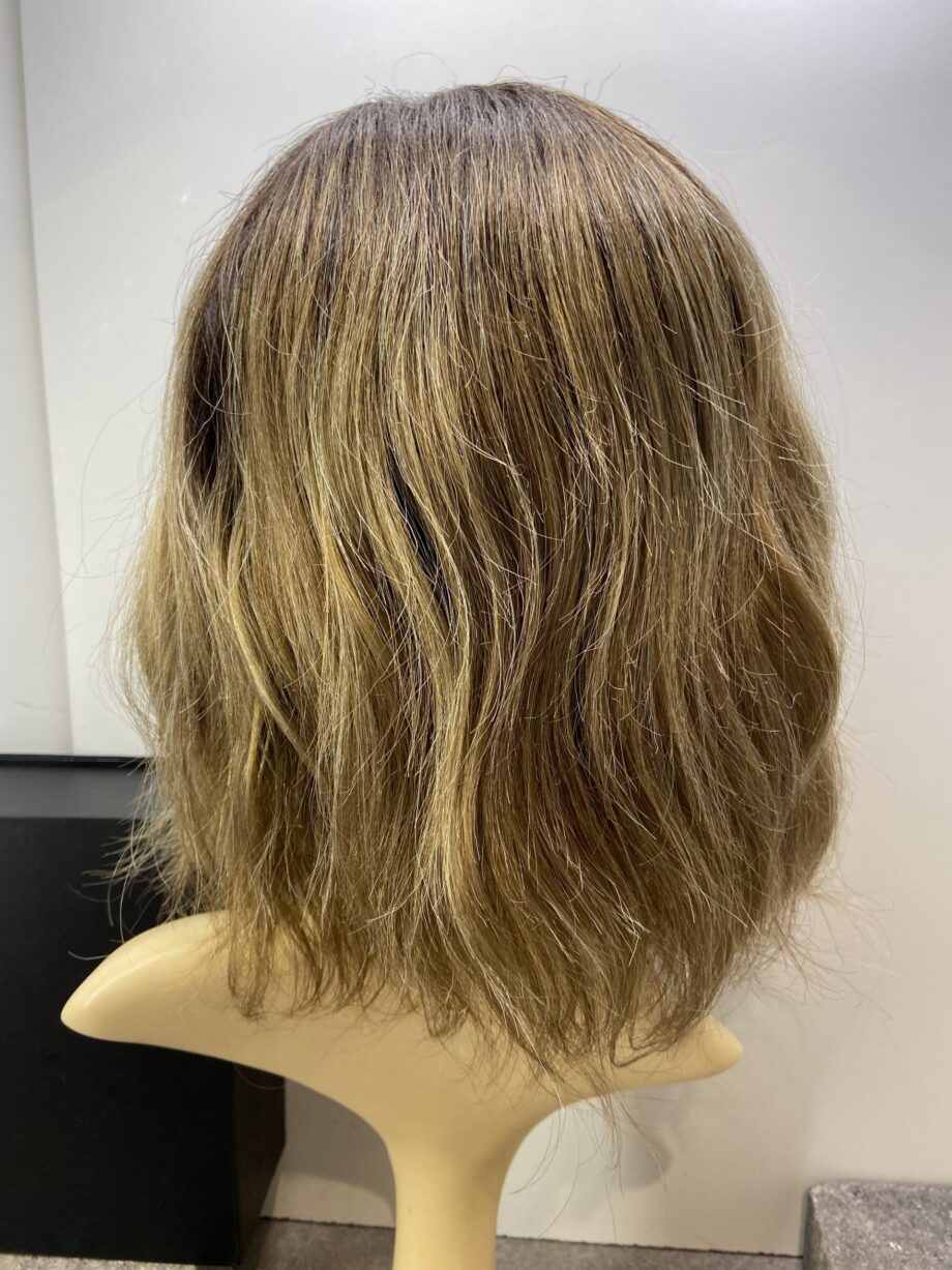 Rooted wavy brown wig. Bbrlw110