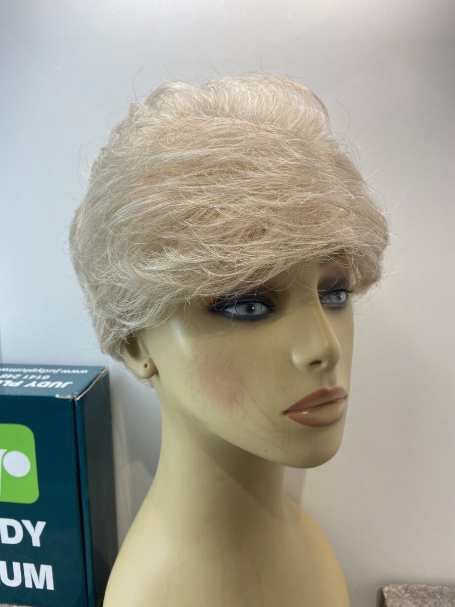 New blonde short wig. Blsw153