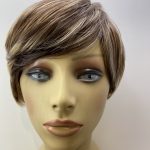 Short brown highlighted wig. Brss43