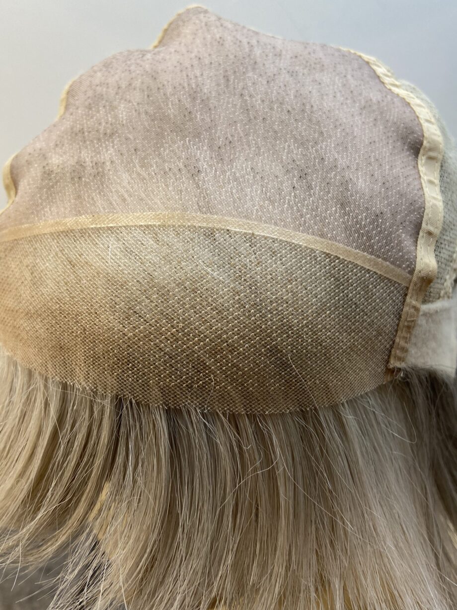 Soft silky grey short wig. Gss7025