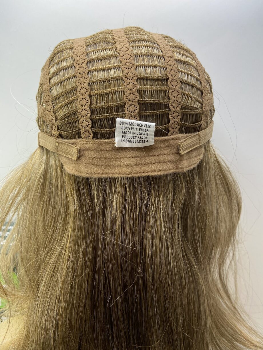 Beautiful Long blonde wig. Bblls146
