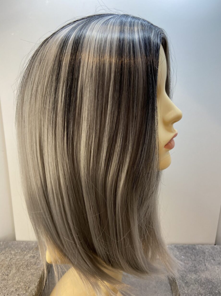 Stunning silver rooted long wig. Sls86