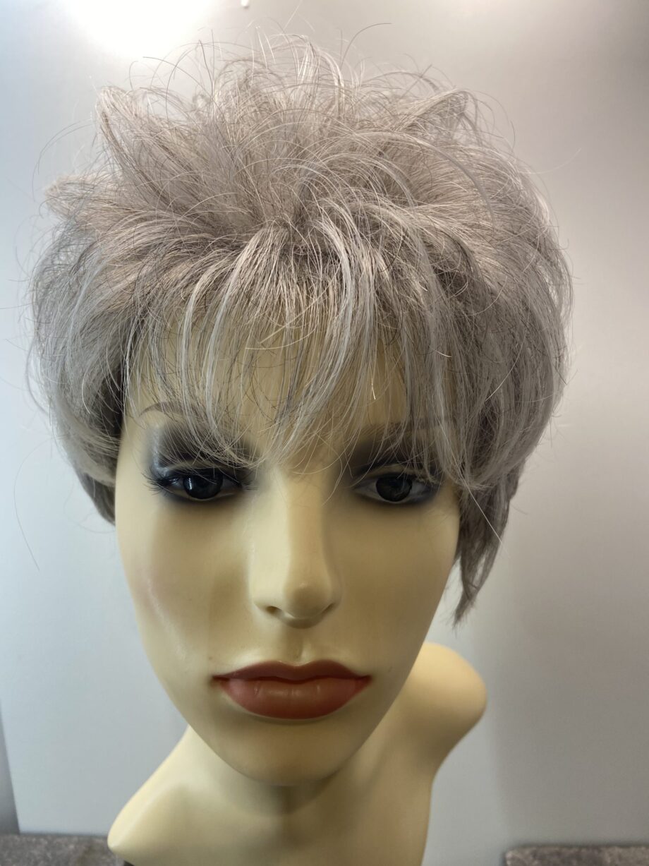 Silver grey wavy wig. Gsc106