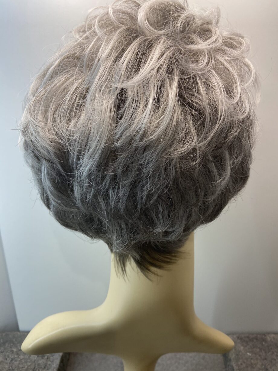 Silver grey wavy wig. Gsc106
