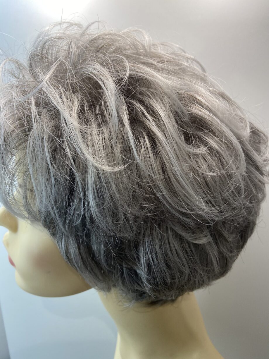 Silver grey wavy wig. Gsc106