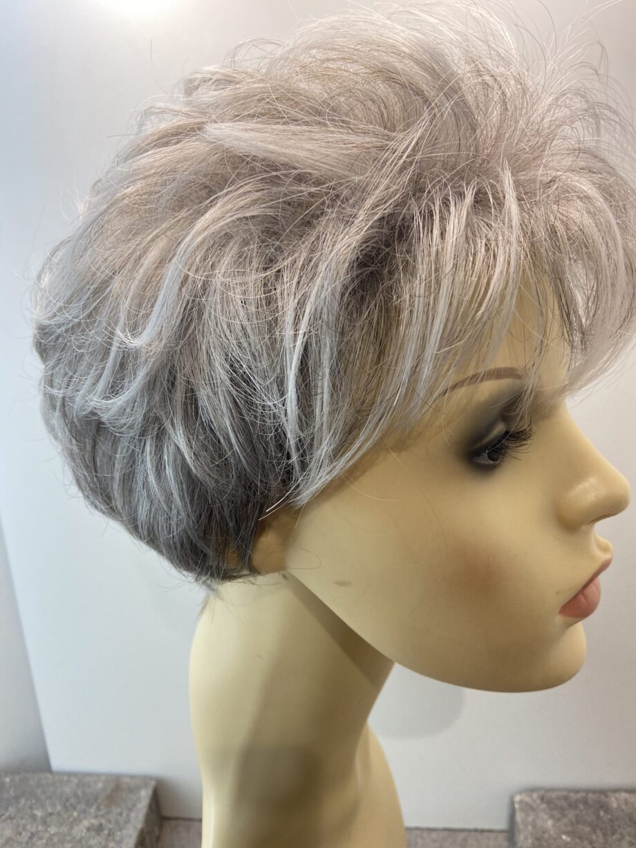 Silver grey wavy wig. Gsc106