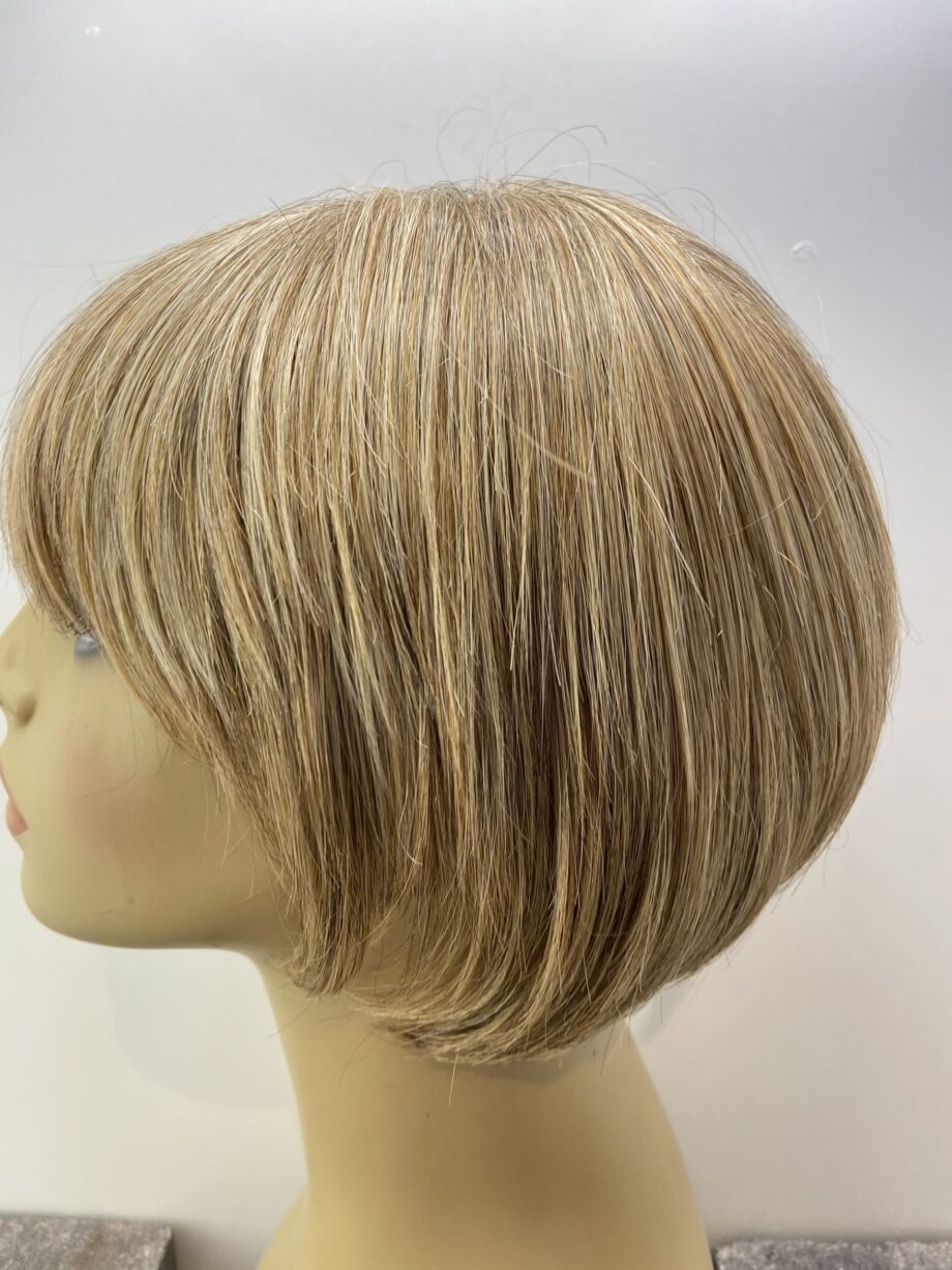 Sandy blonde wig.  Blss74