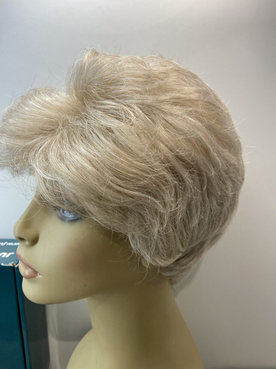 New blonde short wig. Blsw153