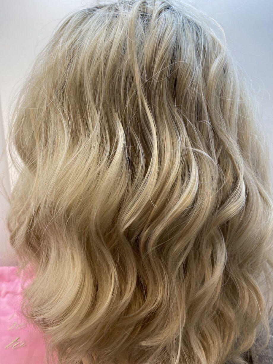 Ice blonde rooted long wavy. Stunning. Bllw87