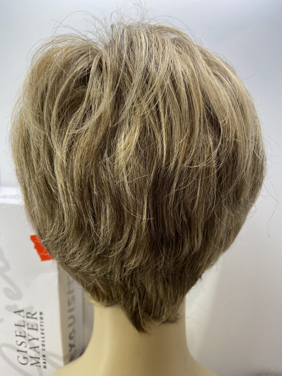 As new soft cap blonde short wig. Bblss149