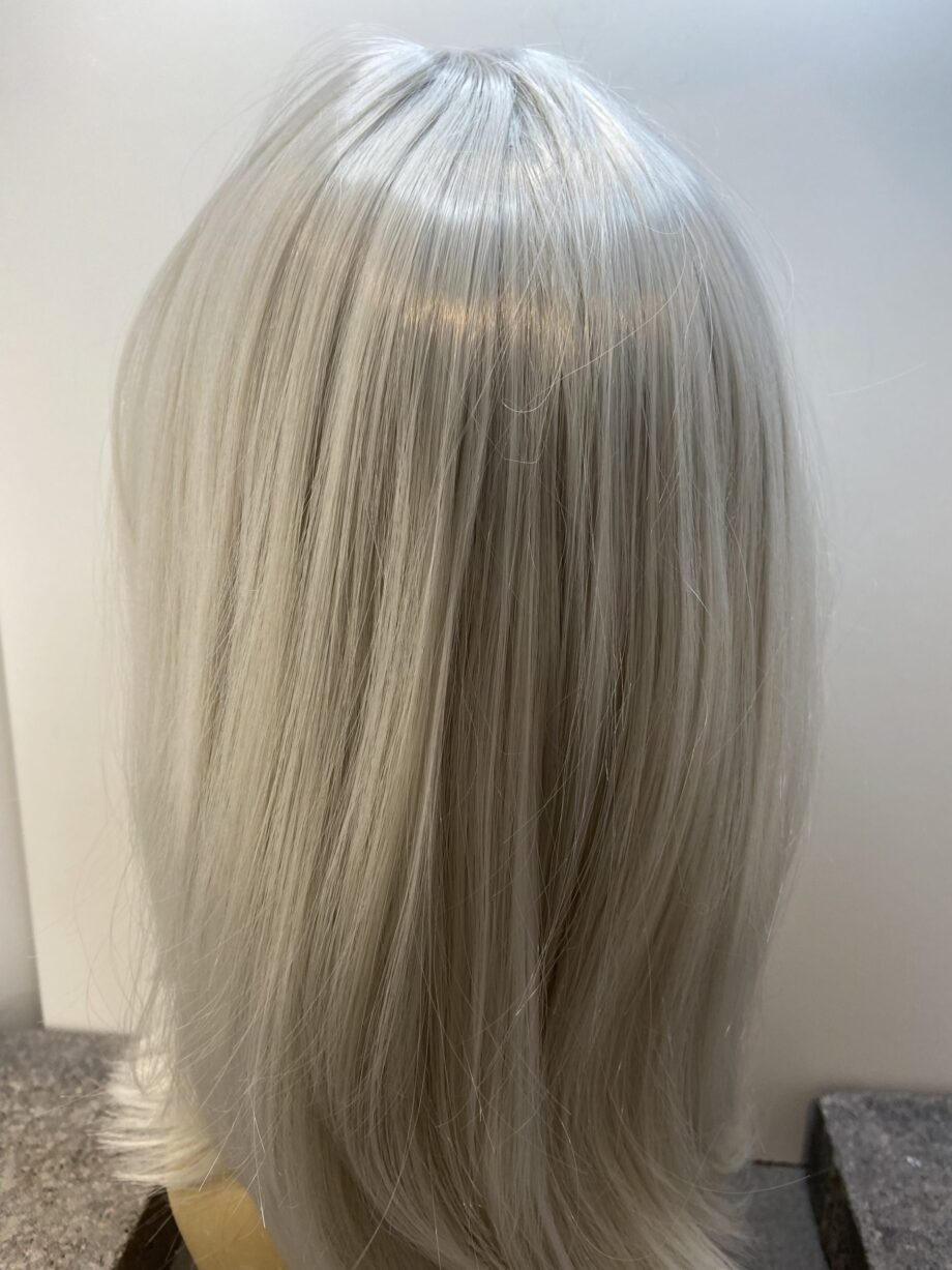 Silver white long sleek wig. Wls89