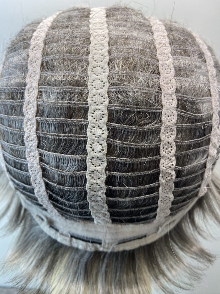 Silver grey wavy wig. Gsc106