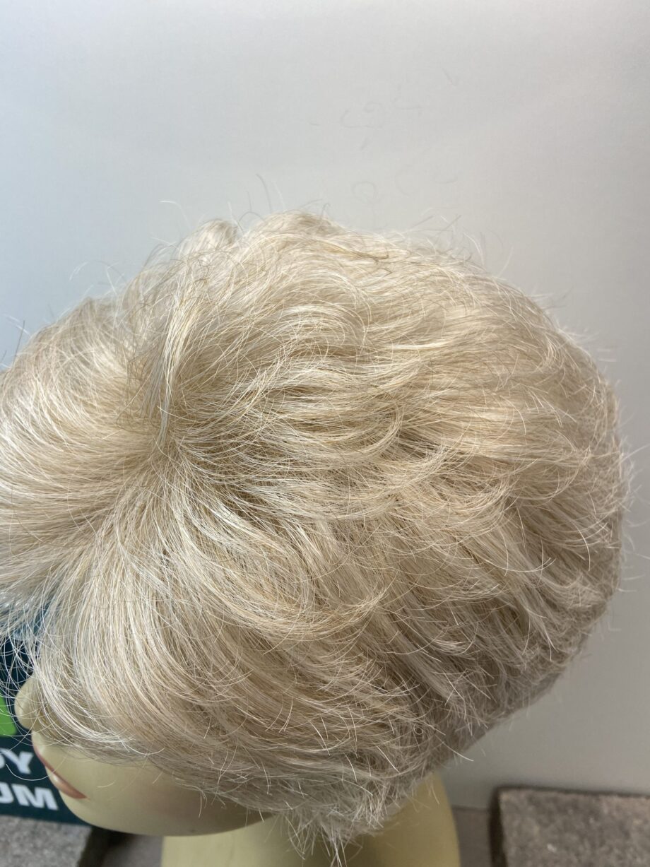 New blonde short wig. Blsw153