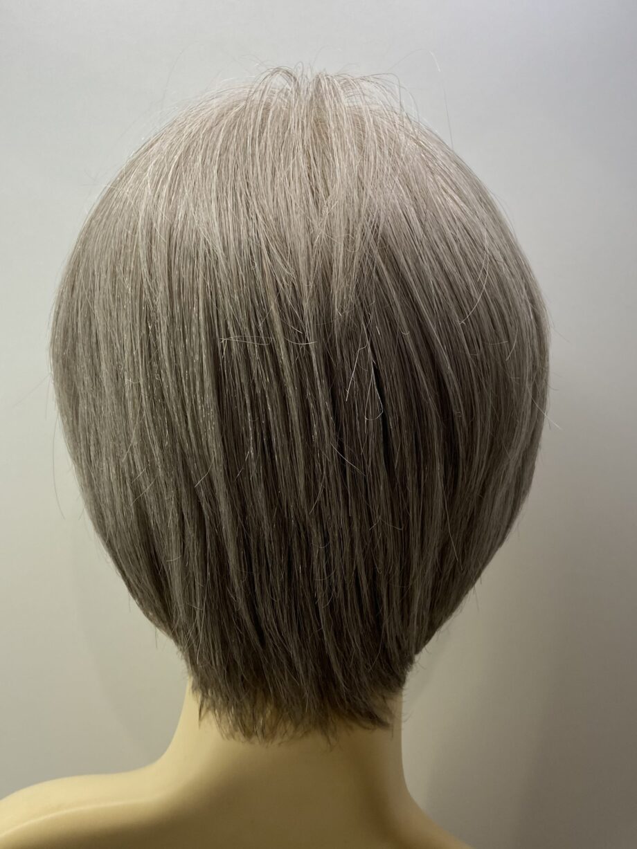 Soft silky grey short wig. Gss7025