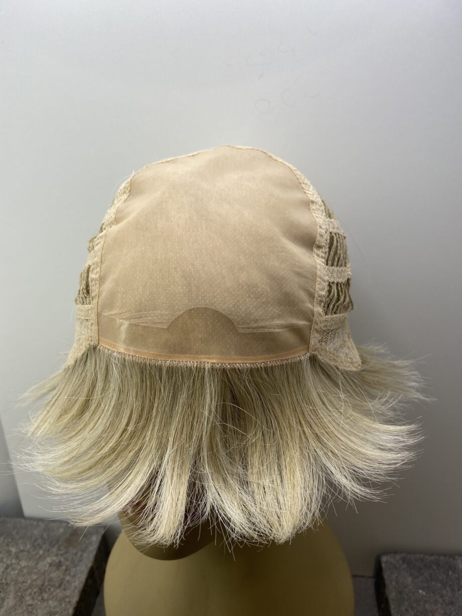 Short blonde designer wig. Blss7024