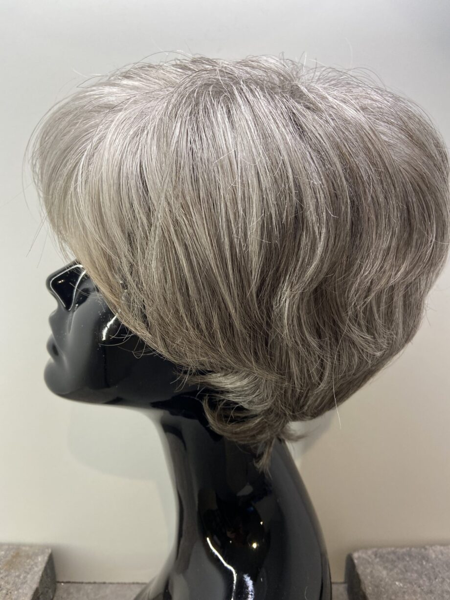 Short grey stylish wig. Gss7020