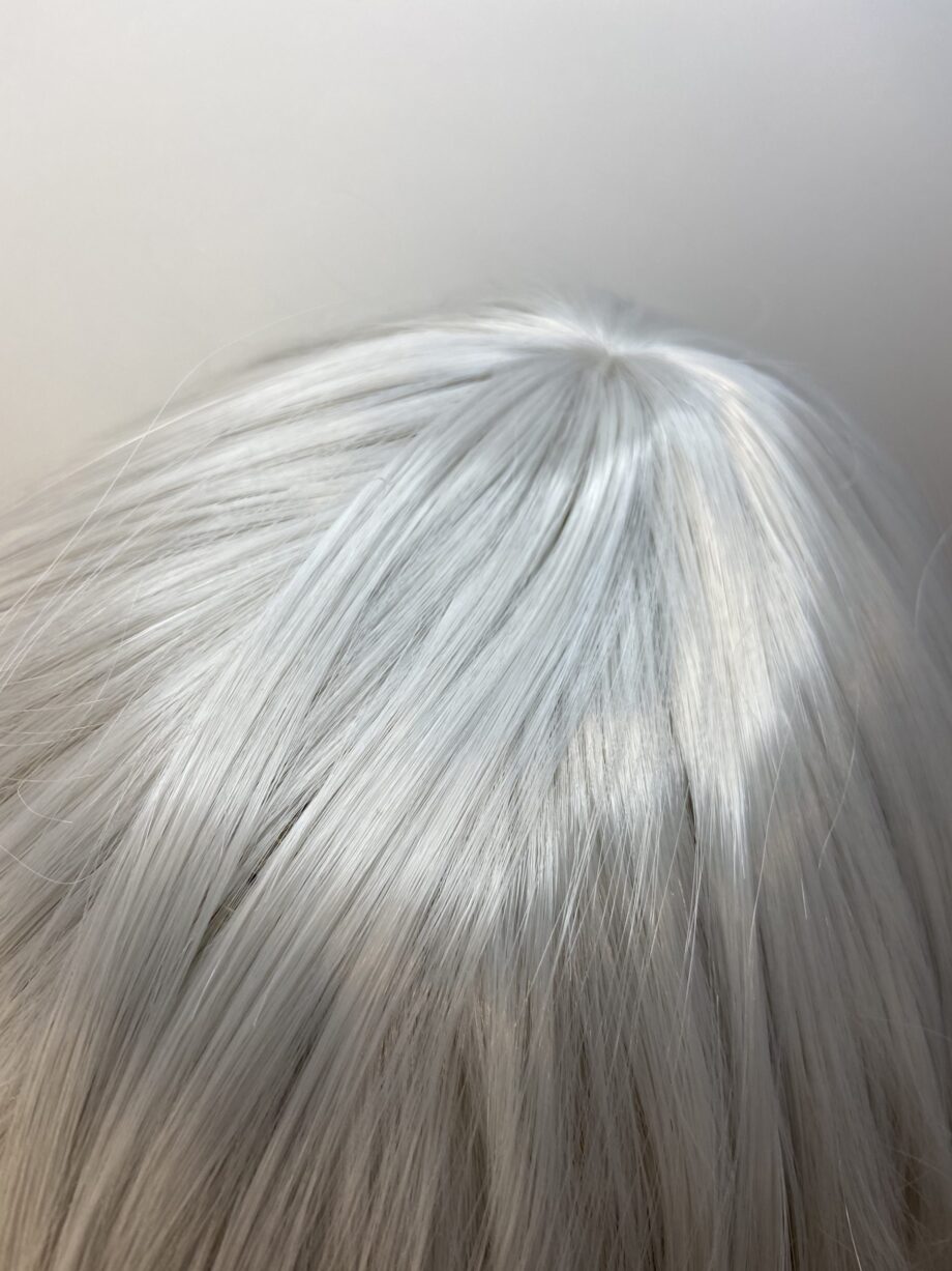 Silver white long sleek wig. Wls89