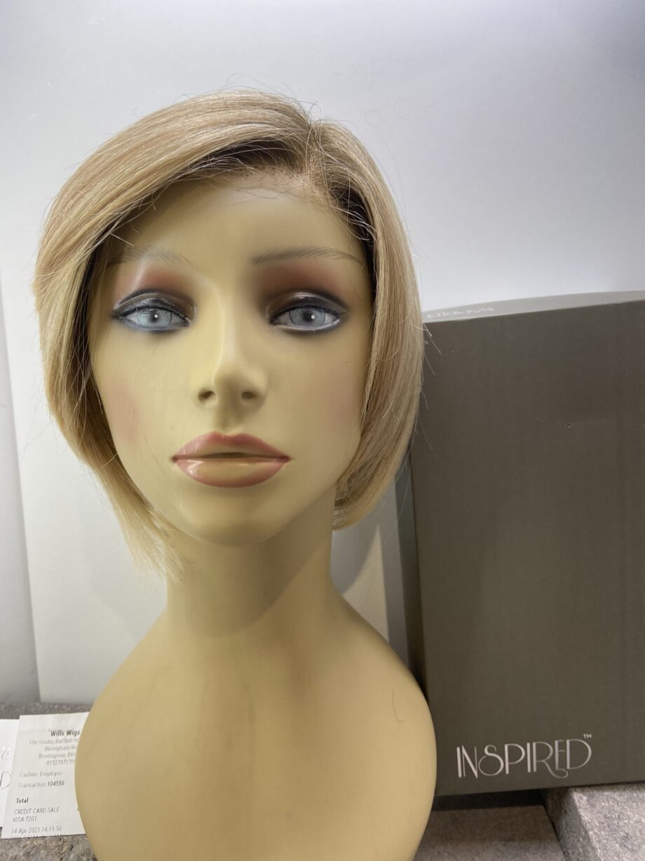 Stunning blonde mid length wig. Bblms145