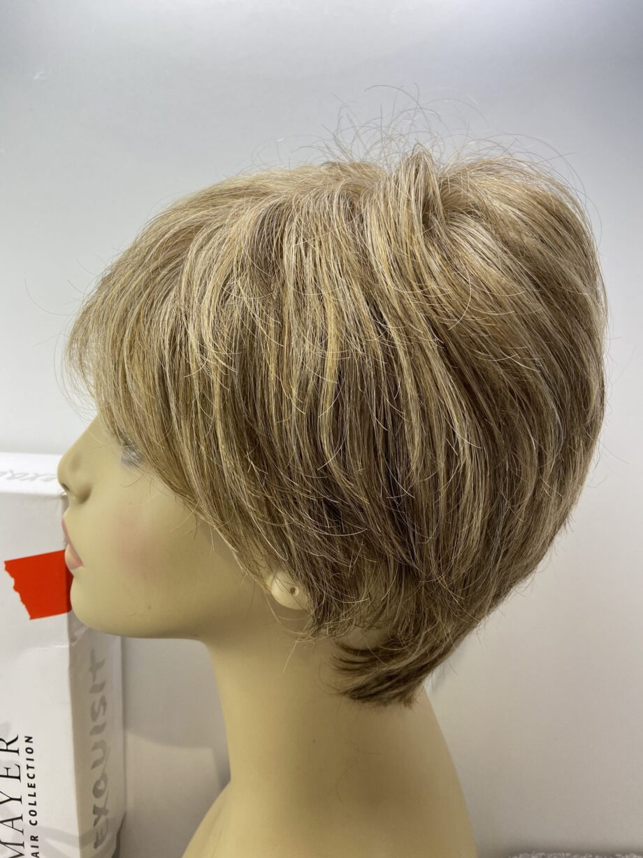 As new soft cap blonde short wig. Bblss149