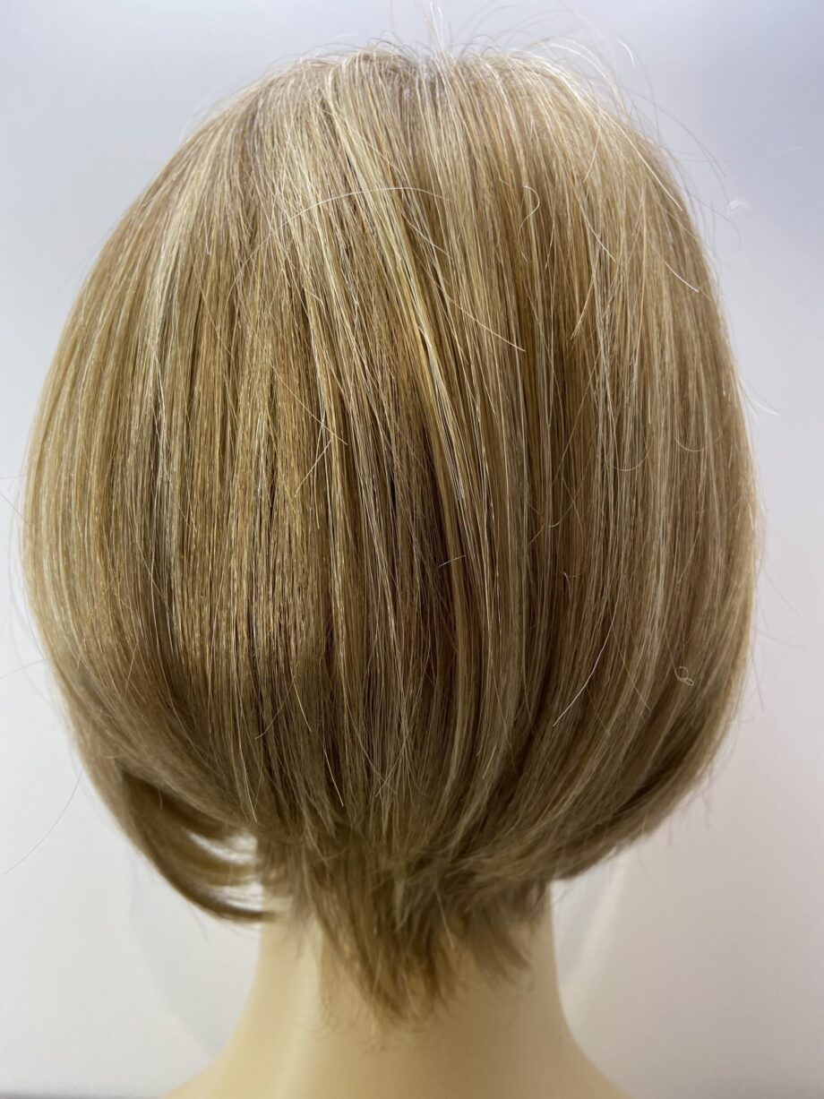 Stunning honey blonde Bob. Plblms46
