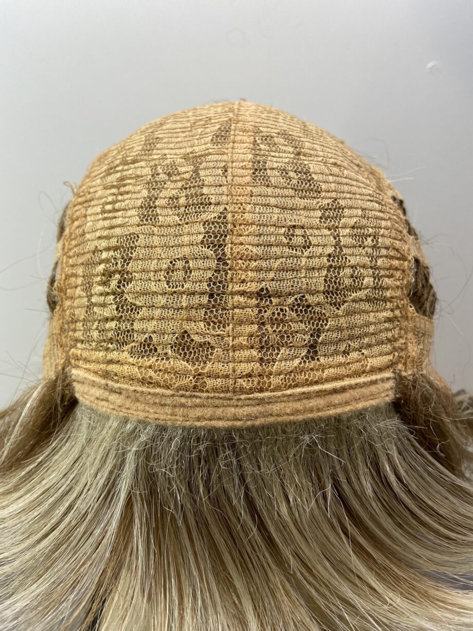 Stylish light blonde highlighted. Plblss538