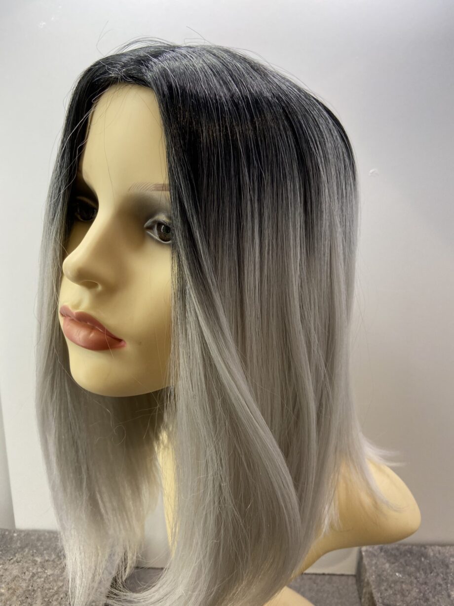 Rooted silver wig. Plgls535