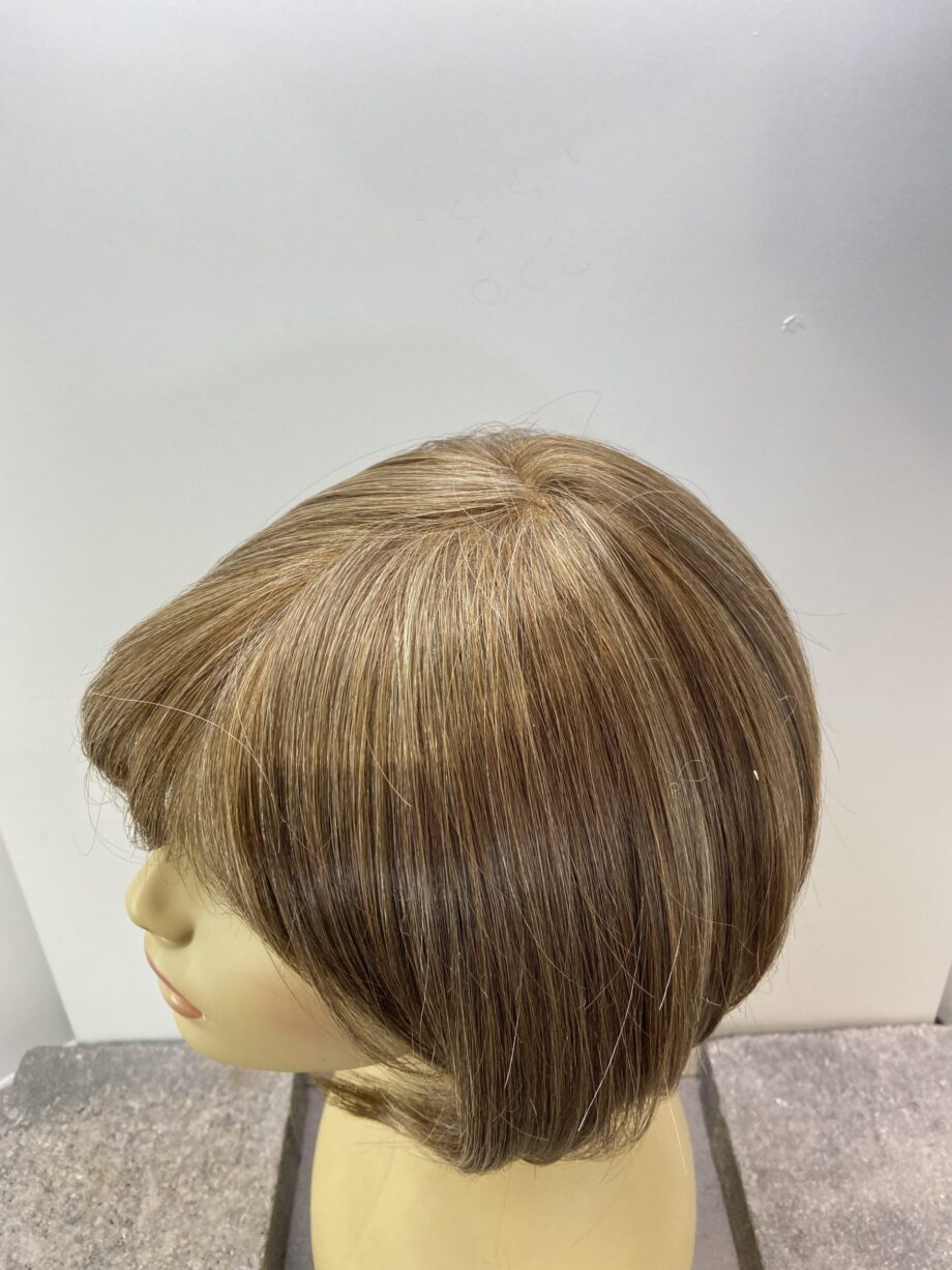 Stylish brown wig. Bbrms163