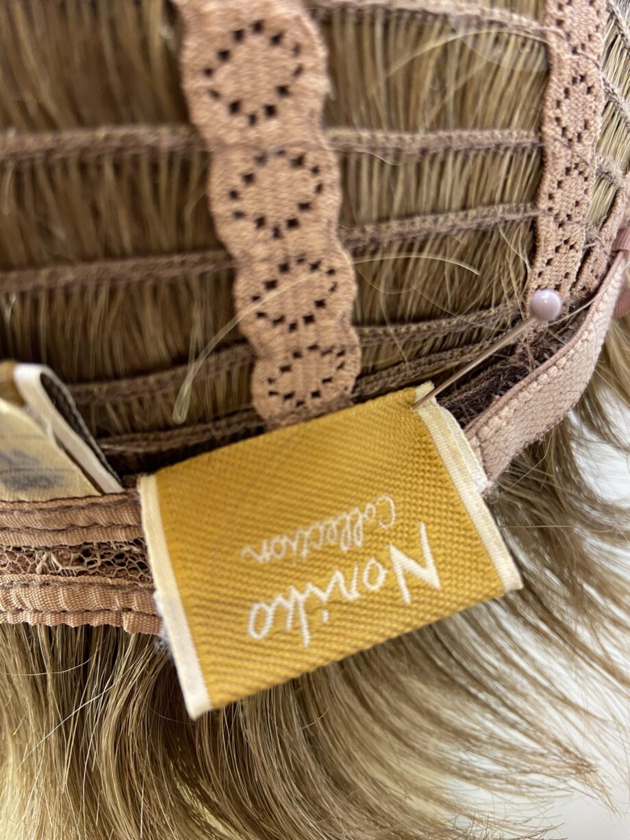 Sort brown Noriko wig. Bbrss180