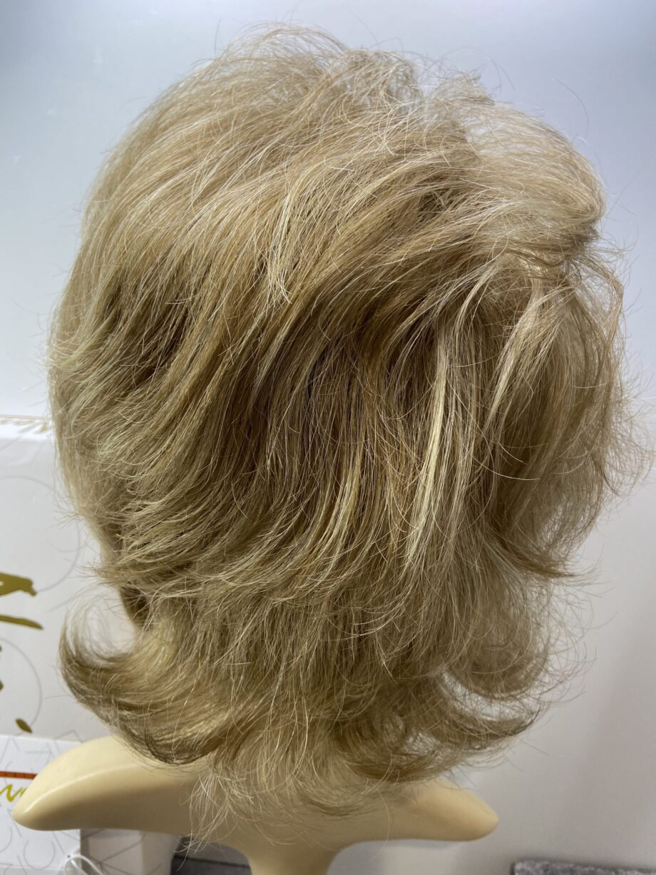 Noriko spring honey wig. Bbllw178
