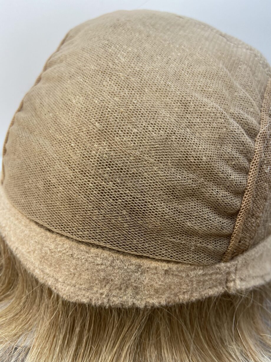 Shiny soft cap blonde short. Bblss165