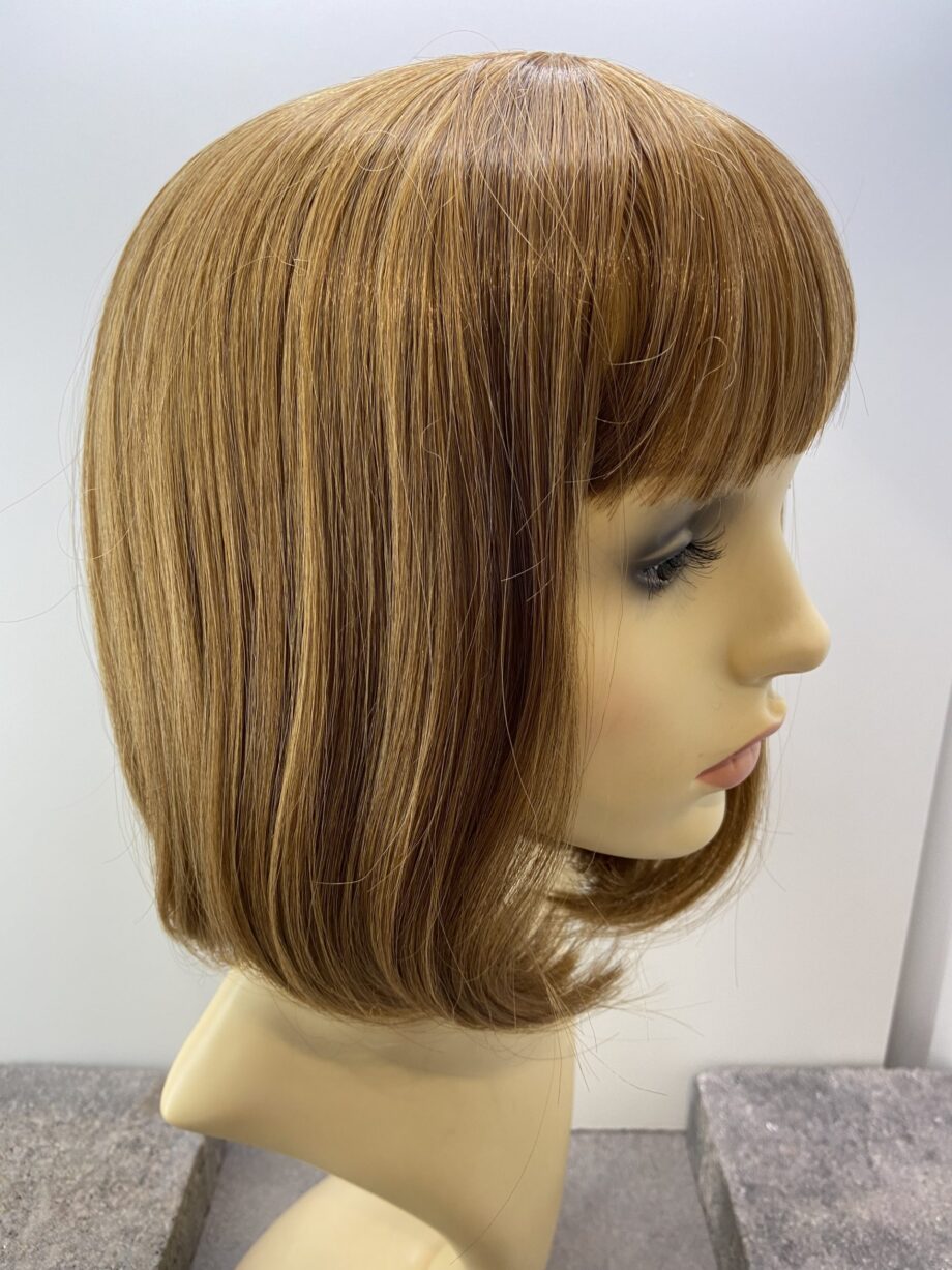 Shiny light brown wig. Plbrms537