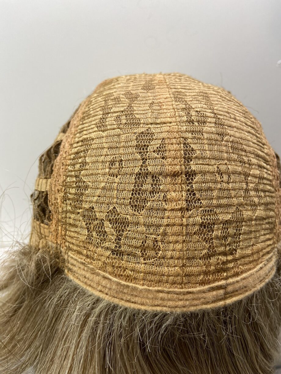 Gold Blonde short highlighted wig. Bblms176