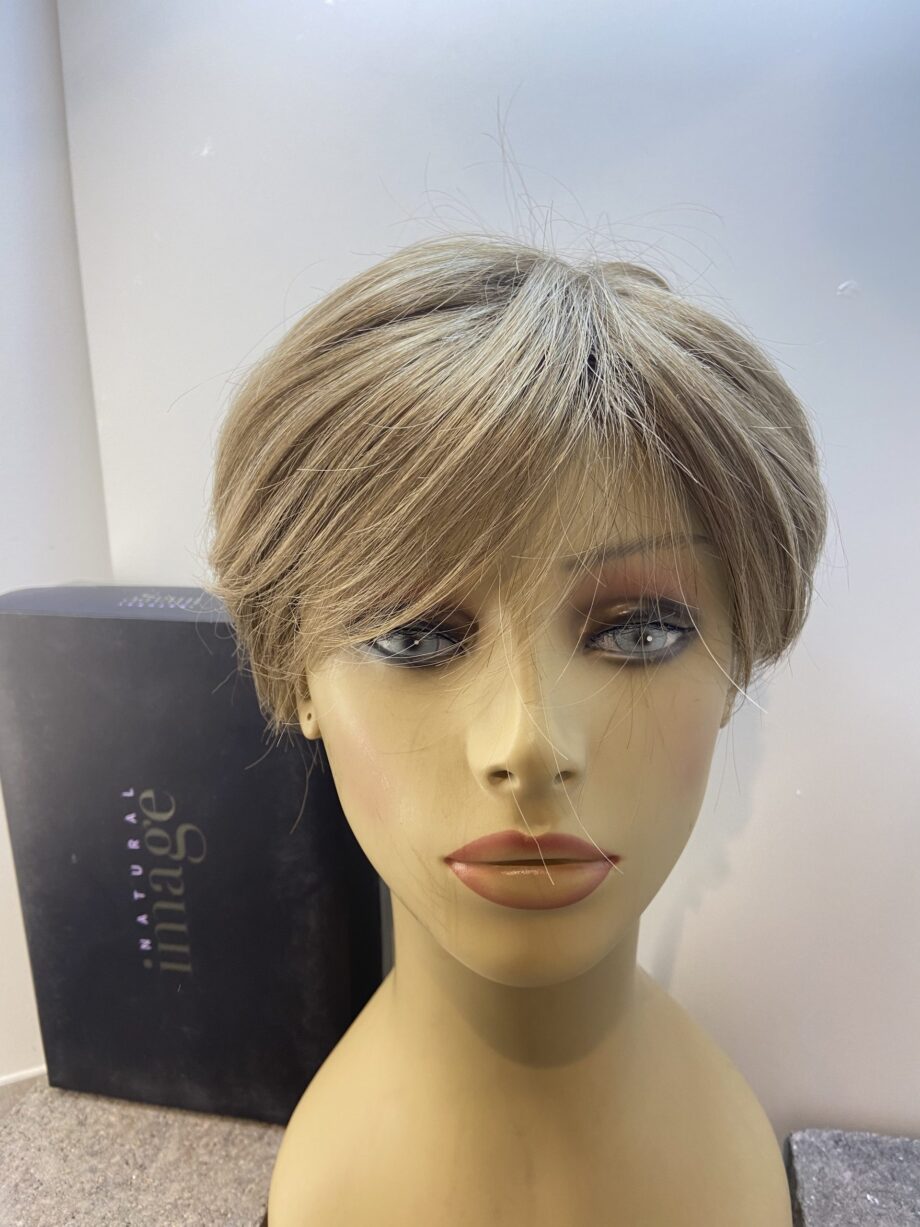Light brown stylish wig. Bbrss168