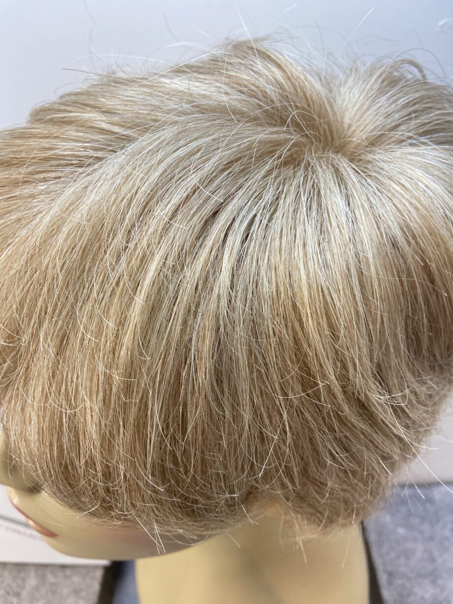 Shiny soft cap blonde short. Bblss165