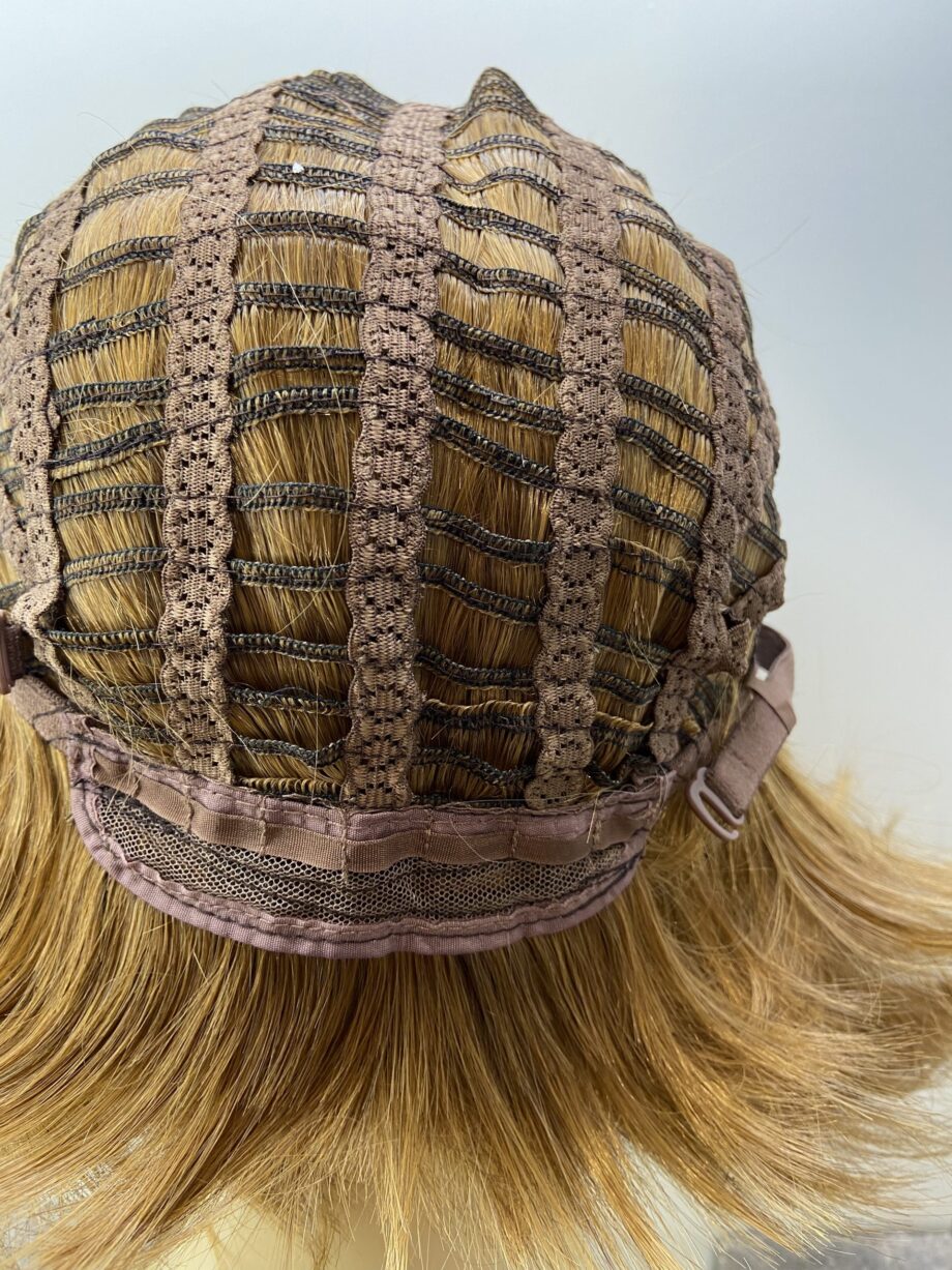 Shiny light brown wig. Plbrms537