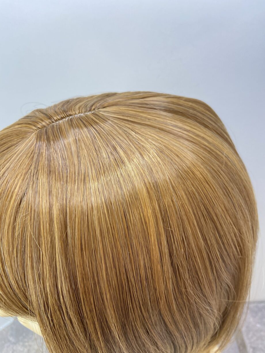 Shiny light brown wig. Plbrms537